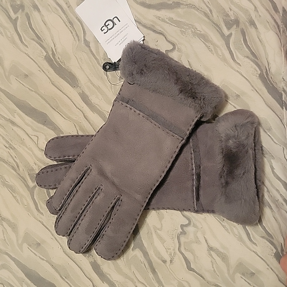 Ugg‎ Sherling Suede Tech Glove. NWT. Cold weather Outdoors Skiing Winter